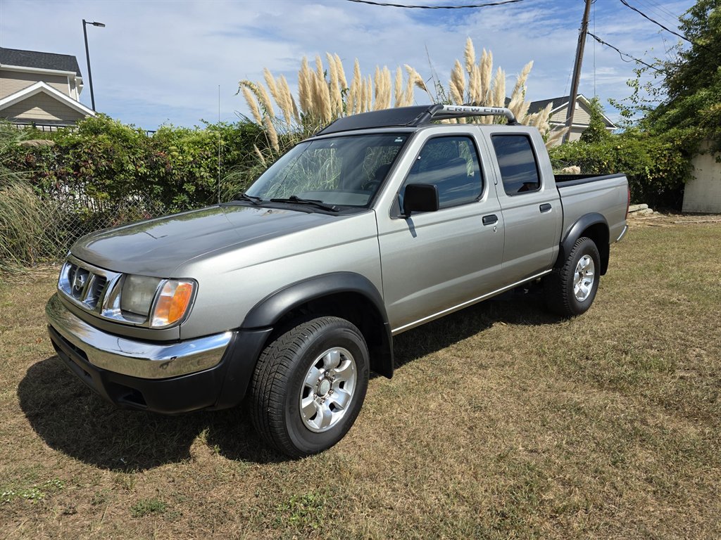 2000 Nissan Frontier SE's photo